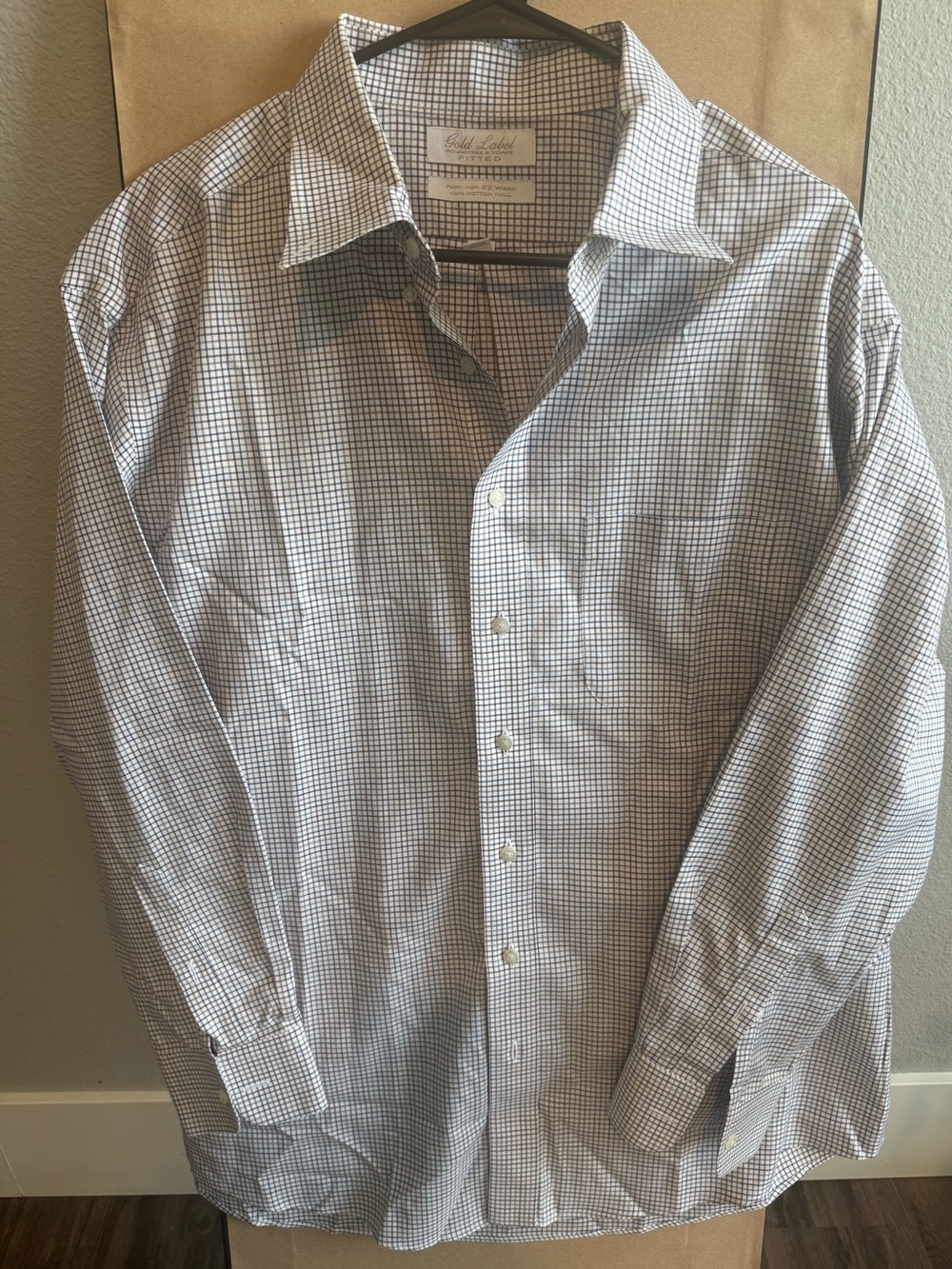 Gold label Roundtree and York button up shirt size 17.5 33